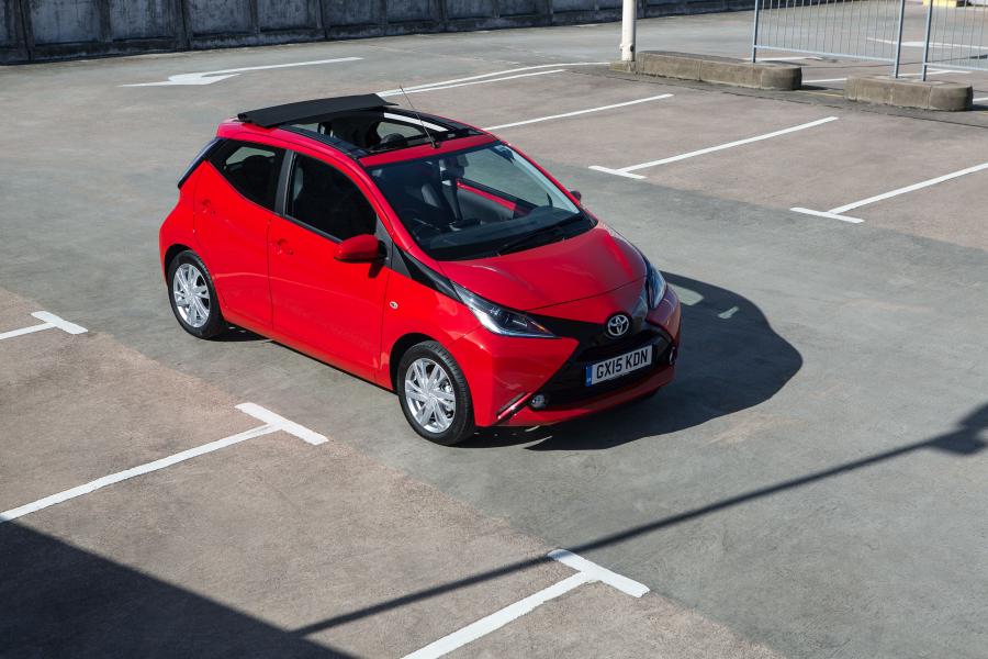  Toyota Aygo x-wave 5-Door 2015 года  (UK) (фото 18 из 20)